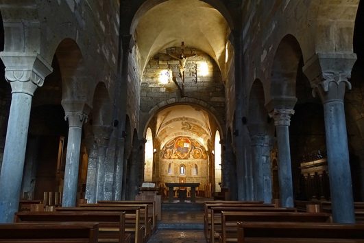 Chiesa S. Egidio di Fontanella, navata centrale, presbiterio, abside