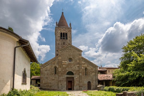 sotto il monte, abbazia fontanella_esterno